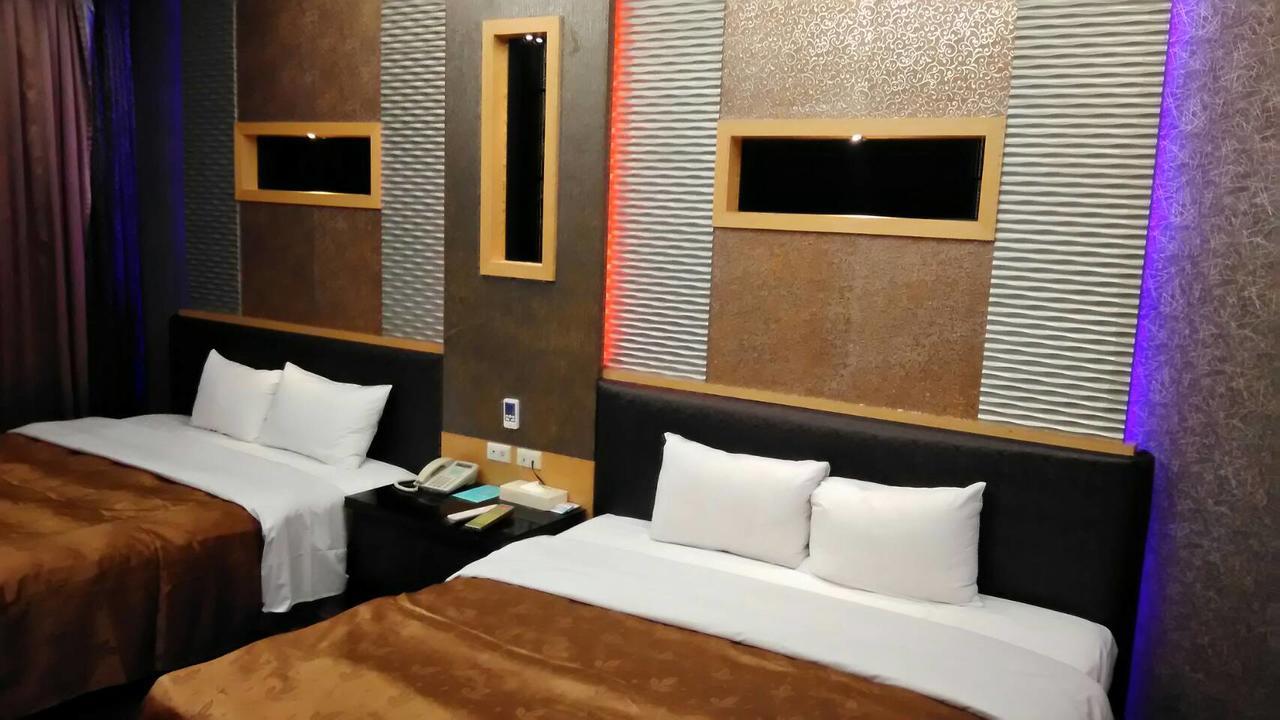 Michelle Motel Taichung Extérieur photo