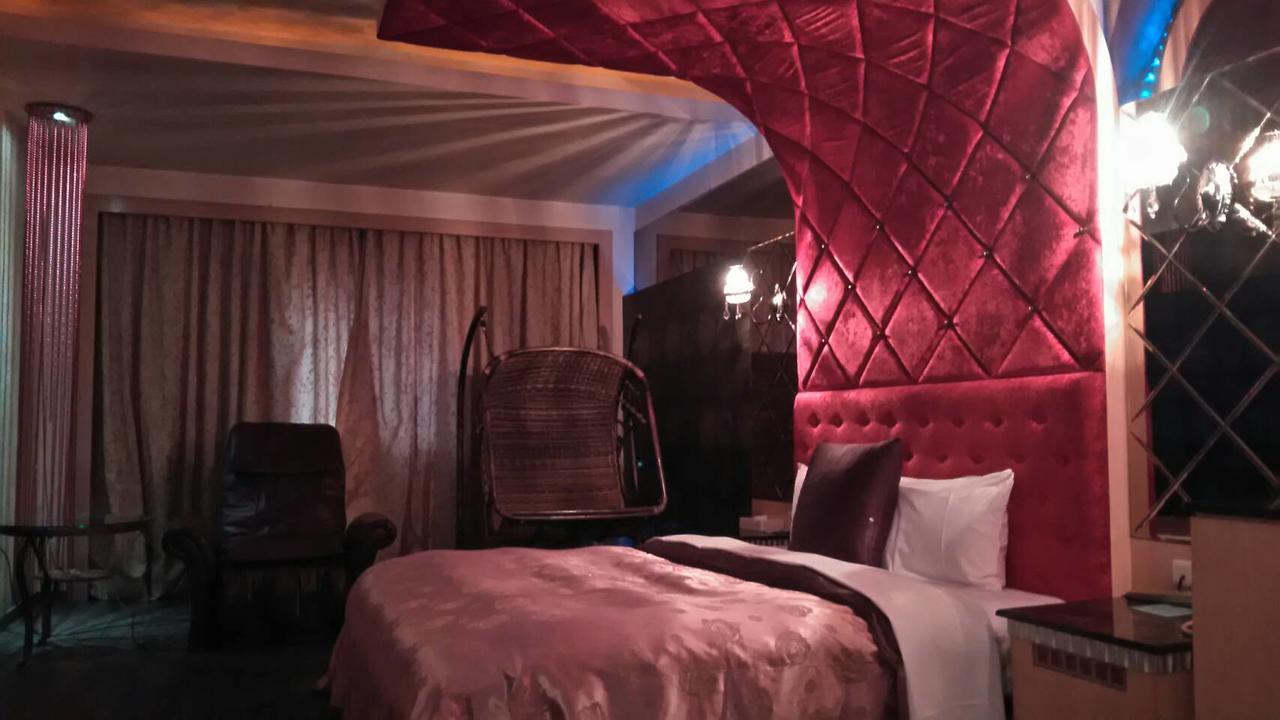 Michelle Motel Taichung Extérieur photo