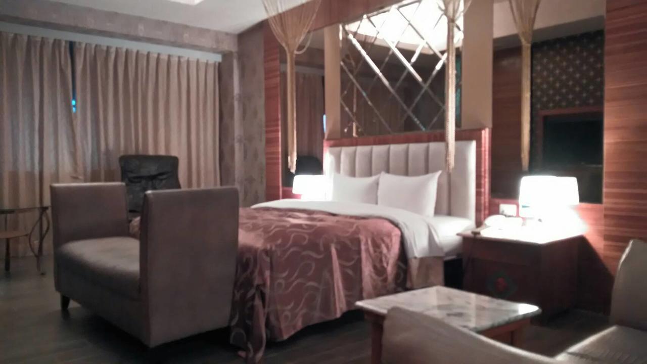 Michelle Motel Taichung Extérieur photo