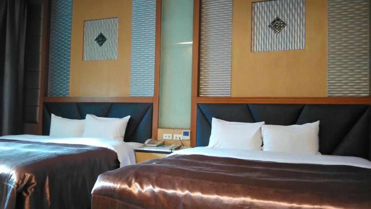 Michelle Motel Taichung Extérieur photo