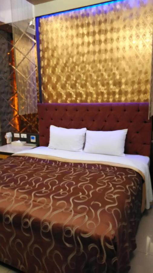 Michelle Motel Taichung Extérieur photo